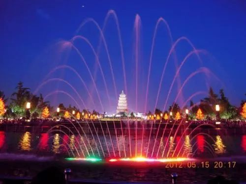 西安人的歌 网络点击量过亿 一首歌唱出俩网红